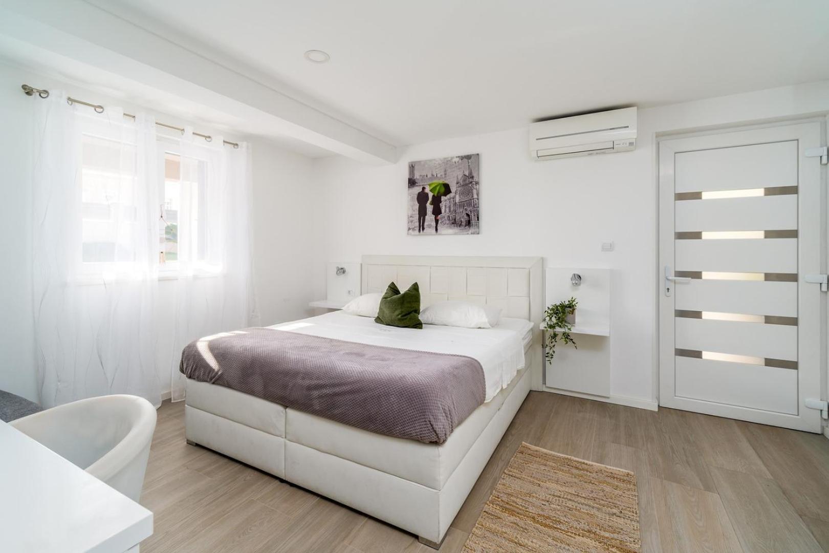 Luxury Villa Lucas With Heated Pool, Whirlpool, Sauna, 14 Pax Podstrana Extérieur photo