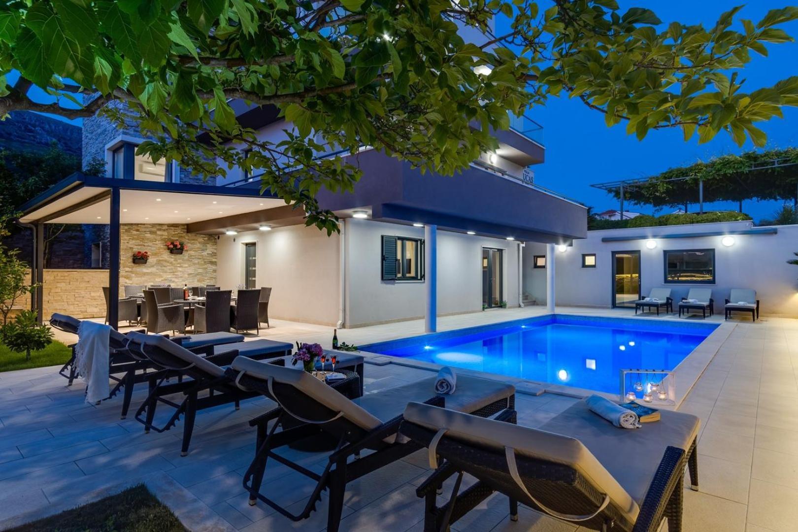 Luxury Villa Lucas With Heated Pool, Whirlpool, Sauna, 14 Pax Podstrana Extérieur photo