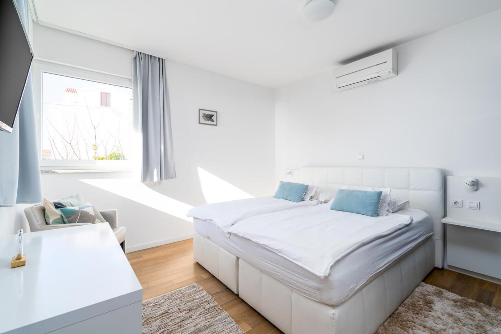 Luxury Villa Lucas With Heated Pool, Whirlpool, Sauna, 14 Pax Podstrana Extérieur photo