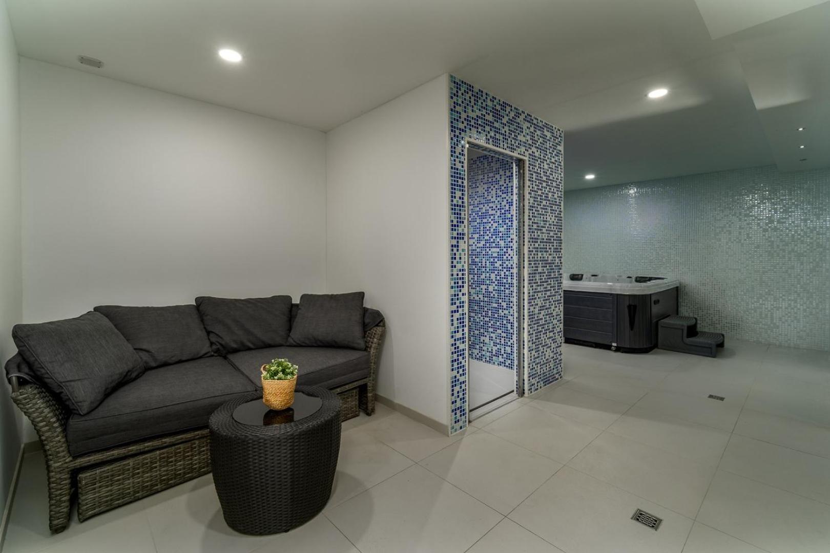 Luxury Villa Lucas With Heated Pool, Whirlpool, Sauna, 14 Pax Podstrana Extérieur photo