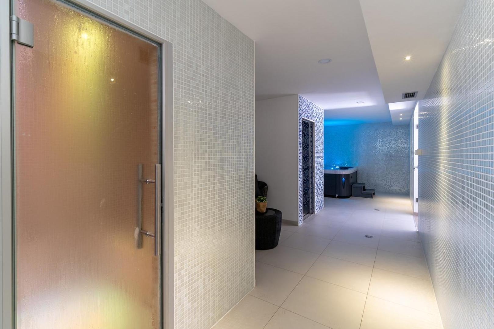Luxury Villa Lucas With Heated Pool, Whirlpool, Sauna, 14 Pax Podstrana Extérieur photo