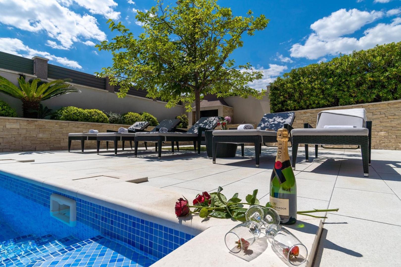Luxury Villa Lucas With Heated Pool, Whirlpool, Sauna, 14 Pax Podstrana Extérieur photo